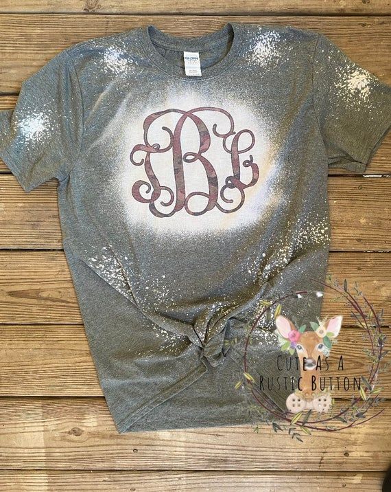 Monogram Tshirt, Diy Halloween Shirts, Southern Mama, Cool Shirts For Girls, Bleached Flannel Shirt, Sublimation Shirts, Cricut Stencils, Tie Dye Crafts, Bleached Shirt