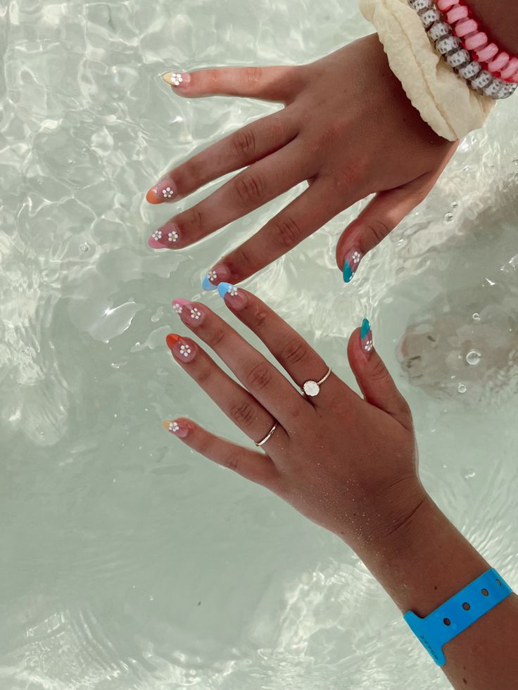 Summer Beach Acrylic Nails, Acrylic Nails For Bahamas, Acrylic Nail Designs For The Beach, Nails Florida Vacation, Cute Mexico Nails, Short Almond Vacation Nails, Gel Nail Designs Beach Vacation, Nail Design Ideas Spring, Nail Ideas Acrylic Colorful