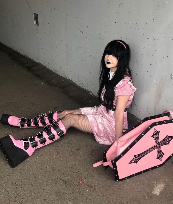 Pink Goth Outfits Pastel Grunge, Pink Emo Clothes, Pink Black Outfit Aesthetic, Girly Alt Outfits, Goth Pink Outfit, Pink Vampire Outfit, Alt Pink Outfit, Pink Gothic Outfits, Pink Trad Goth