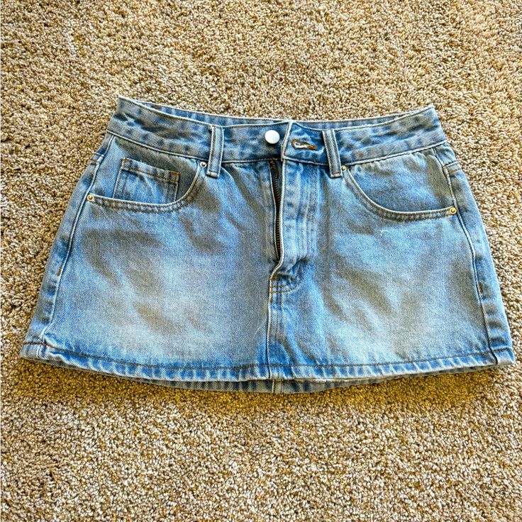 Size 4 (Small) Never Worn! Mid Rise Length Low Rise Jean Skirt, Mini Skirt Jeans, Mini Jeans Skirt, Jean Skirt Outfit, Billie Concert, Random Wishlist, Fall Thrift, Shein Skirts, Mini Jean Skirt