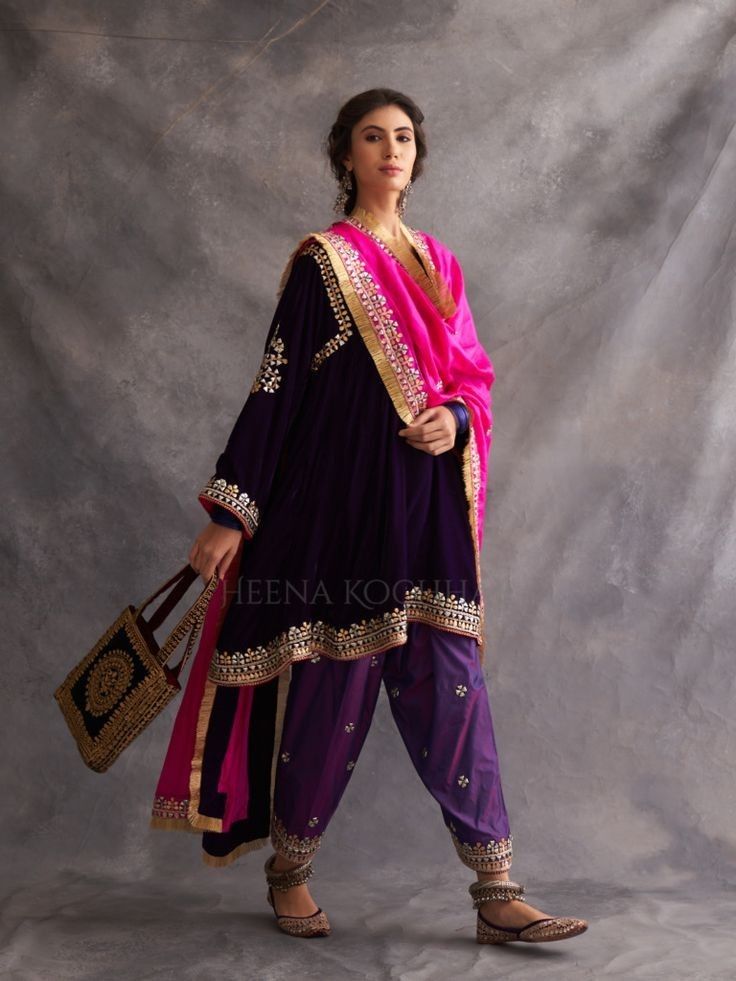 Heena Kochhar, Velvet Suit Design, Velvet Dress Designs, Purple Suits, Salwar Kamiz, Kurti Designs Party Wear, Pakistani Bridal Dresses, Designer Party Wear Dresses, Boutique Dress Designs