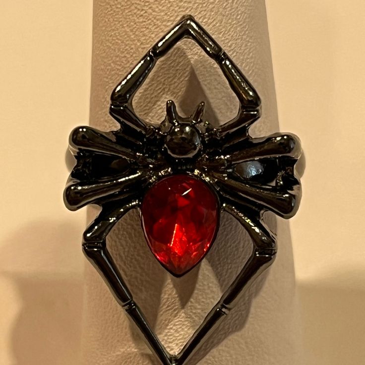 Brand New In Box A684 Spider Engagement Ring, Vampire Life, Spider Rings, Spider Ring, Black Spider, 6 Rings, Mall Goth, Fantasy Jewelry, Red Wedding