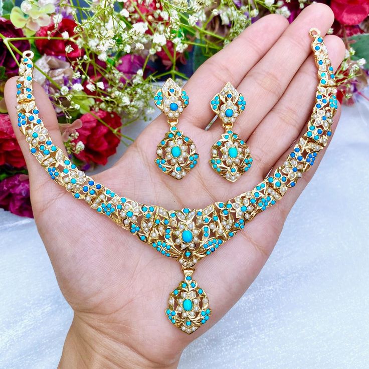 gold plated necklace set with pearls and turquoises Turquoise Jewelry Indian, Jadau Necklace Set, 22k Gold Jewelry Necklaces, Jadau Necklace, Wedding Jewellery Designs, Bridal Jewellery Earrings, Real Gold Necklace, Bridal Necklace Designs, Beautiful Bridal Jewelry