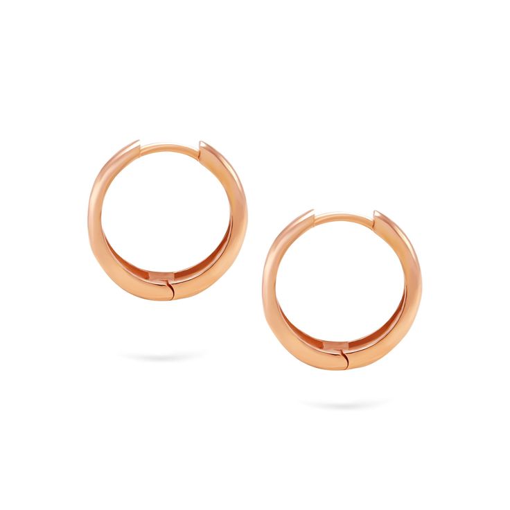 Add a touch of understated elegance to your style with Gilda's Goldens Hoops. These minimalist 14K gold earrings are the perfect accessory for casual and formal occasions. The simple hoop design provides a timeless, versatile, and sophisticated look. Ideal for those who appreciate simplicity and versatility, these earrings are sure to become a staple in your jewelry collection. Gold Diamond Hoop Earrings, Minimalist Earrings Gold, Golden Hoops, Hoops Gold, Hoop Design, Hoop Earrings Gold, Eternity Band Ring, Diamond Hoop Earrings, Understated Elegance