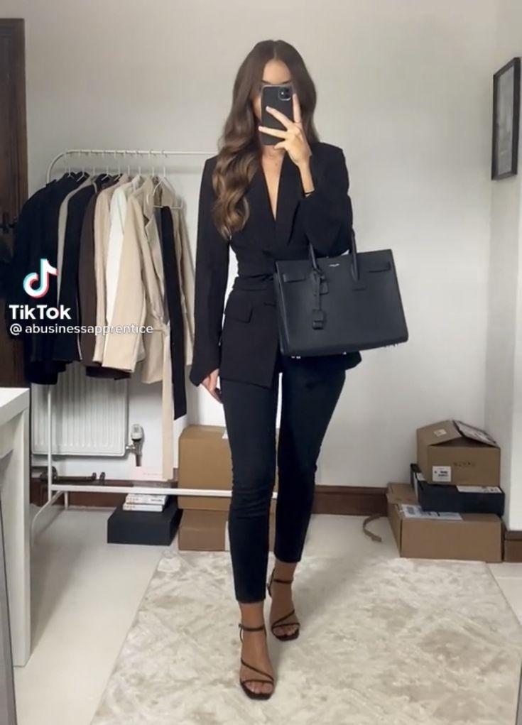 Sophisticated Business Outfits, Classy Work Outfits Aesthetic, Business Fancy Outfits For Women, Realestate Outfits For Women, Fashion Business Outfit, Professional Blouses For Women, Black Business Professional Outfits, Realtor Outfits For Women Classy, Perfessional Outfits Classy