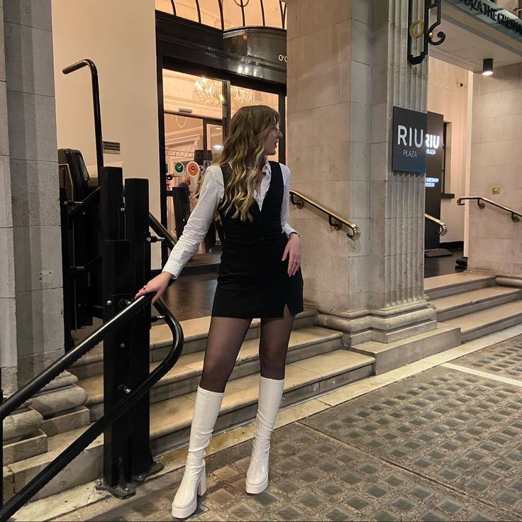 Outfit Ideas With Gogo Boots, Platform Gogo Boots Outfit, White Knee Boots Outfit Winter, Outfits With White Platform Boots, How To Style Go Go Boots, White Gogo Boots Outfit Fall, White Boots Black Outfit, White High Boots Outfit Winter, White Platform Boots Outfit Winter