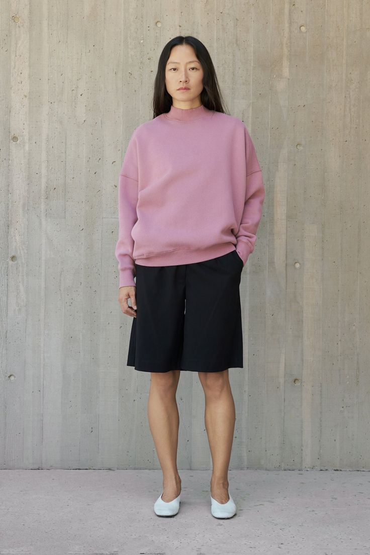 Information Made with the softest fabric, this slub-woven sweatshirt features long, puff sleeves, a high neck, and side pockets. Details 50% Polyester, 50% Cotton Puff Sleeves High Neck Side Pockets Sylvia is 5'9" and wearing a size SMeasurements: 32" Bust, 28" Waist, 36" HipsStyle #TR2567 Relaxed Fit Funnel Neck Sweater For Spring, Spring Funnel Neck Sweater With Relaxed Fit, Winter Heather Relaxed Fit Sweatshirt, Winter Heather Sweatshirt With Relaxed Fit, Winter Heather Sweatshirt Relaxed Fit, Heather Long Sleeve Sweatshirt With Ribbed Cuffs, Heather Sweatshirt With Ribbed Cuffs, Oversized Sweatshirt For Workwear, Heather Long Sleeve Relaxed Fit Sweater