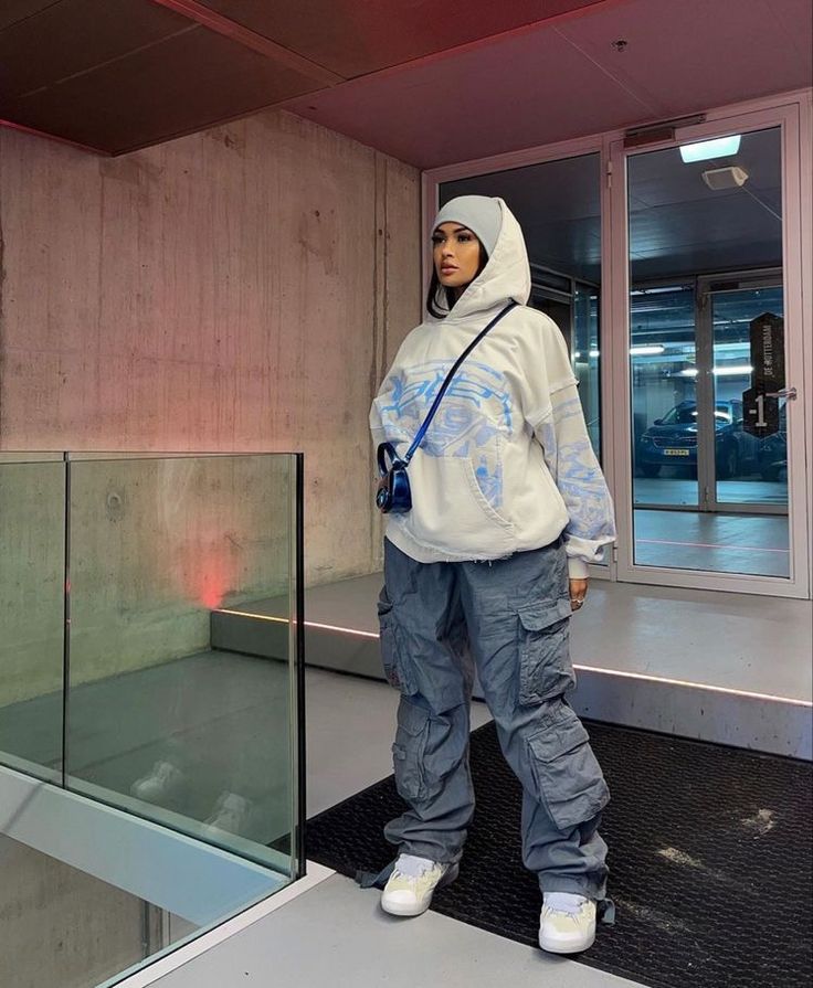 Streetwear Fashion Cold Weather, Cold Weather Streetwear, Baddie Winter Outfits Cold Casual, Female Drip Outfits, Modest Streetwear Fashion, Streetwear Fashion Winter, High End Streetwear, Look Hip Hop, Gothic Casual