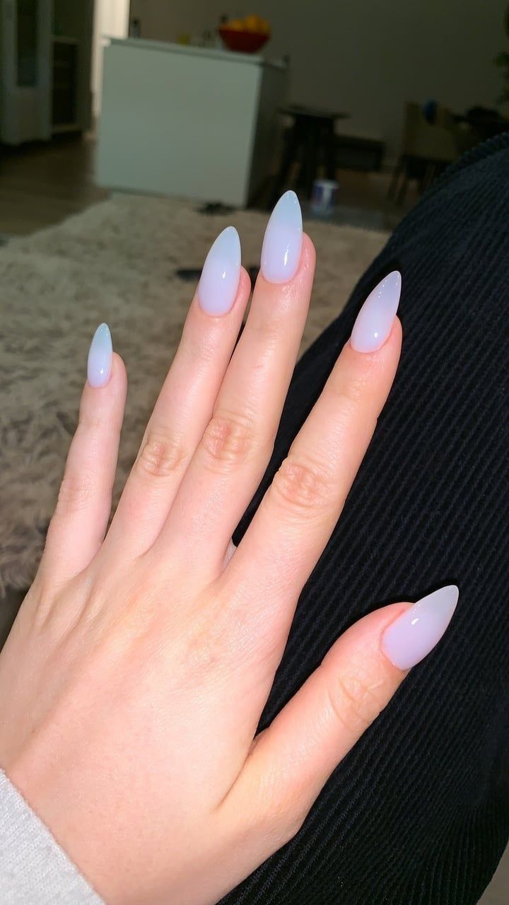 Almond Dip Nails, Almond Dip, Unghie Sfumate, Kutek Disney, Dip Nails, Aesthetic Nails, Nails Aesthetic, Casual Nails, Vacation Nails