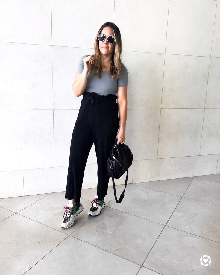 Comfortable high waisted pants! The best chunky sneakers. Steve Madden cliff sneakers. #casualstyle #casualoutfits #highwaistedpants Tennis Outfit, Chunky Sneakers, High Waisted Pants, Casual Style, Steve Madden, Tennis, Blog Posts, Casual Outfits, High Waisted