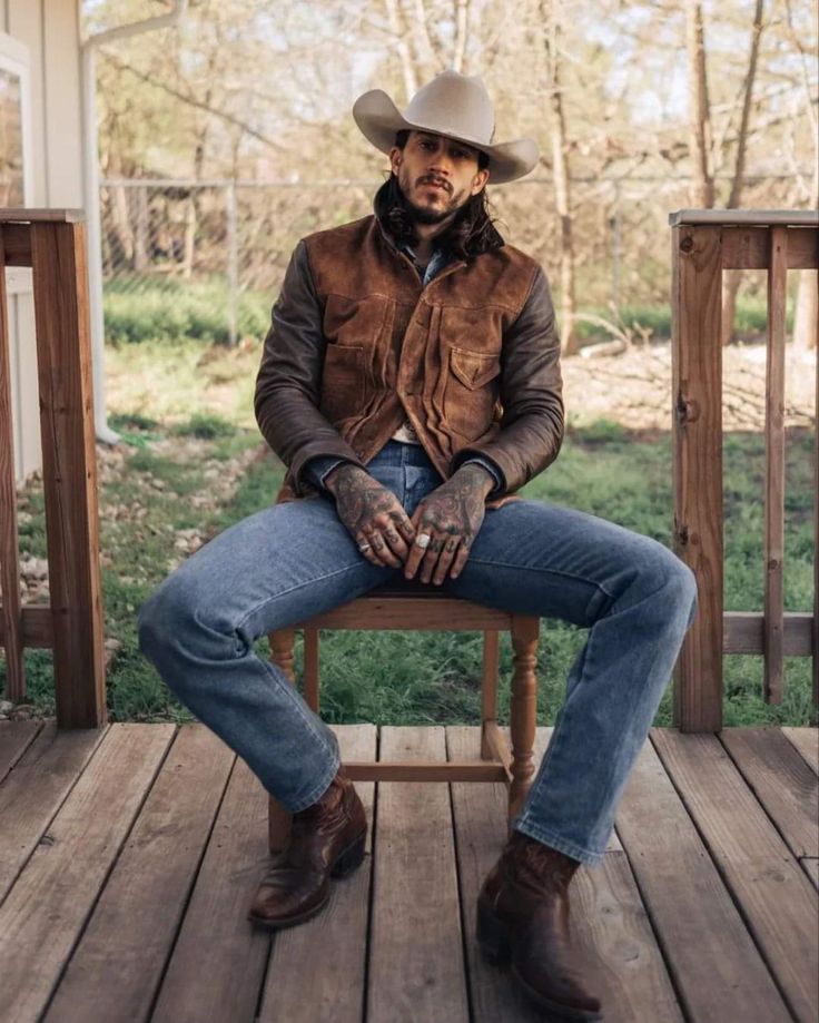 Cowboy Outfit Men, Western Outfits For Men, Mens Cowboy Boots Outfit, Outdoorsmen Style, Western Photo Shoots, Cowboy Boot Outfits, Real Men Real Style, Rodeo Rider, Cowboy Outfits