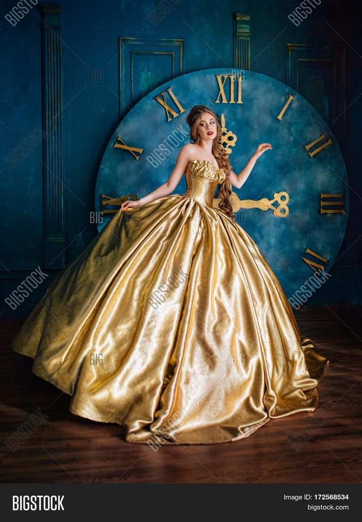 Golden Ball Gown, Shoes Fashion Photography, Personal Style Inspiration, Royal Look, Womens Business Casual, Foto Poses, Beauty Dress, 영감을 주는 캐릭터, Gold Dress