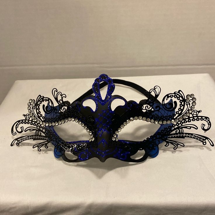 Black And Blue Party Mask Starry Masquerade Mask, Dark Blue Masquerade Mask, Masquerade Mask Ideas, Masquerade Party Decorations Theme, Blue Masquerade Mask, Masquerade Outfit Ideas, Mask Outfit, Mascarade Party, Super Sweet 16