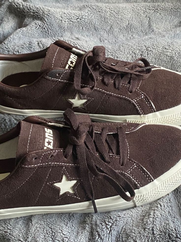 Brown Converse One Star, Brown Star Converse, Converse One Star Aesthetic, Brown Sneakers Aesthetic, Converse Star Shoes, Brown Aesthetic Shoes, Grunge Shoes Sneakers, Brown Shoes Aesthetic, Cool Shoes Aesthetic