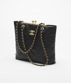 Solo Life, Mode Chanel, Chanel Store, Chanel Casual, Lady Bags, Chanel Tote, Spring Bags, Couture Mode, Classic Bags