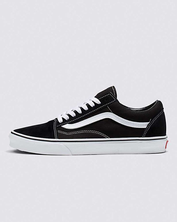 Vans Old Skool Black, Street Skater, Vans Old School, Old School Vans, Old Skool Black, Vans Store, Van Doren, Vans Logo, White Vans