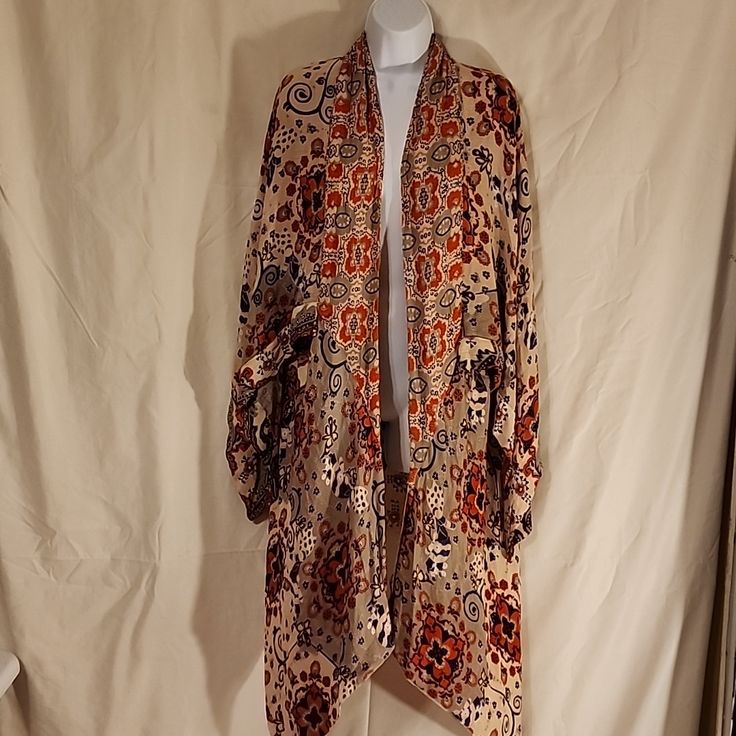 Free People Kimono. Nwt Free People Little Wing Kimono Color: Natural Combo Boho Floral Print Size: Standard Free People Kimono, Red Kimono, Fashion Boho, Boho Kimono, Dusters, Boho Floral, Ladies Fashion, Kimonos, Gatsby