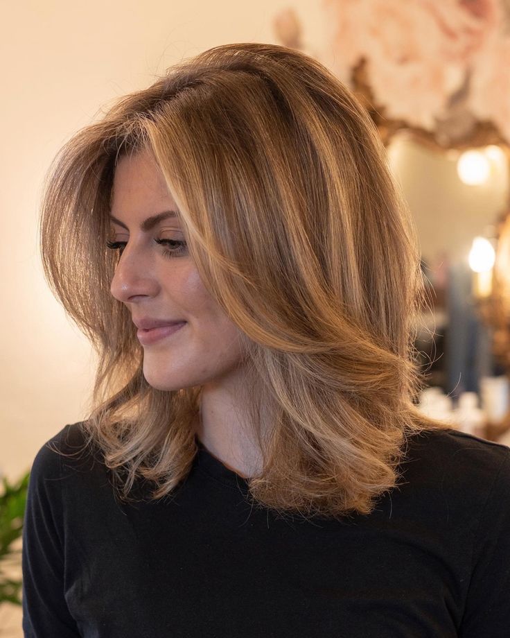 Balayage Layered Bob, Short Layered Haircuts Blowout, Middle Hair With Layers, Short Light Layered Hair, Medium Layered Balayage Hair, Classic Layered Bob, Rachel Layered Hair, Soft Layered Lob Haircut, Short Layered Balayage