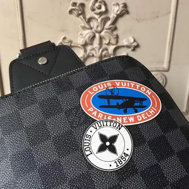 ® Description: The Avenue Sling Bag explores and reinvents Louis Vuitton鈥檚 history, making the old new again with vintage LV travel stickers taking on college feel thanks to the imagination of Kim Jones. Size: 8 x 12 x 3.6 inches / 20cm x 31cm x 10cm (Length x Height x Width) Detailed Features: – Coated Damier Graphique canvas – Textile lining – Silver-colour metallic pieces – Adjustable textile shoulder strap – 2 strap hooks for left or right carry – Double zip closure – Outside zipped pocket – Luxury Black Bags With Logo Patch, Luxury Leather Bag With Logo Patch, Luxury Leather Bags With Logo Patch, Designer Travel Shoulder Bag With Logo, Rectangular Travel Shoulder Bag With Designer Logo, Rectangular Shoulder Bag With Designer Logo For Travel, Designer Logo Shoulder Bag For Travel, Designer Logo Rectangular Shoulder Bag For Travel, Rectangular Designer Shoulder Bag For Travel