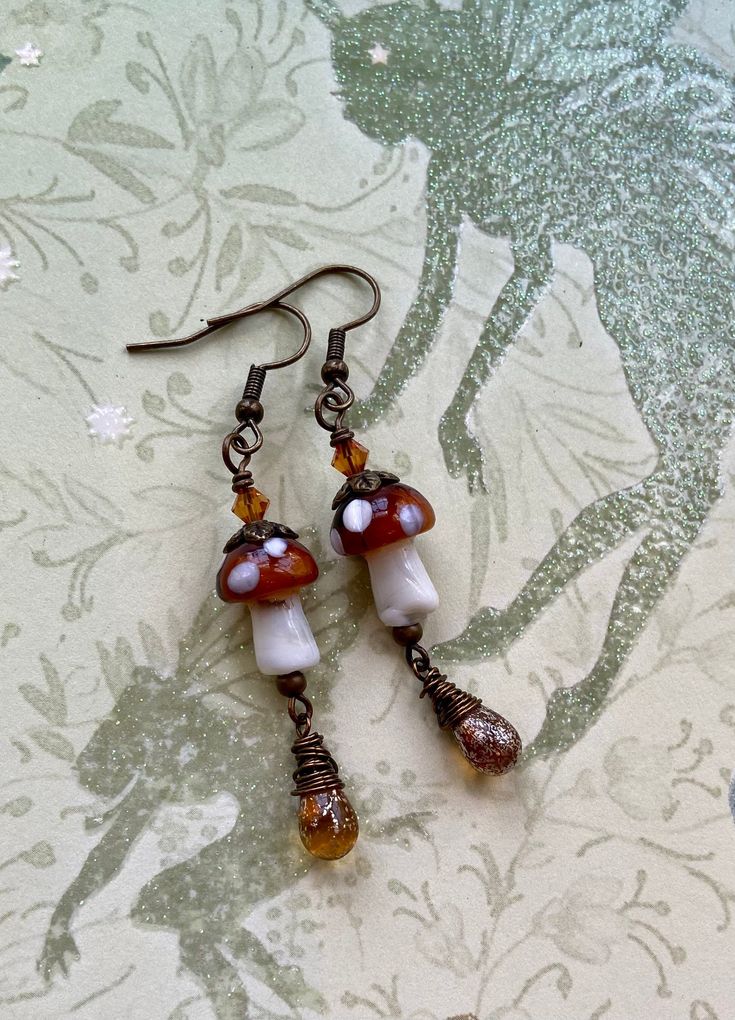 Cottagecore Earrings Diy, Glass Mushroom Earrings, Diy Mushroom Jewelry, Cottagecore Jewelry Aesthetic, Diy Cottagecore Jewelry, Goblincore Earrings, Mushroom Gift Ideas, Mushroom Earings, Mushrooms Earrings