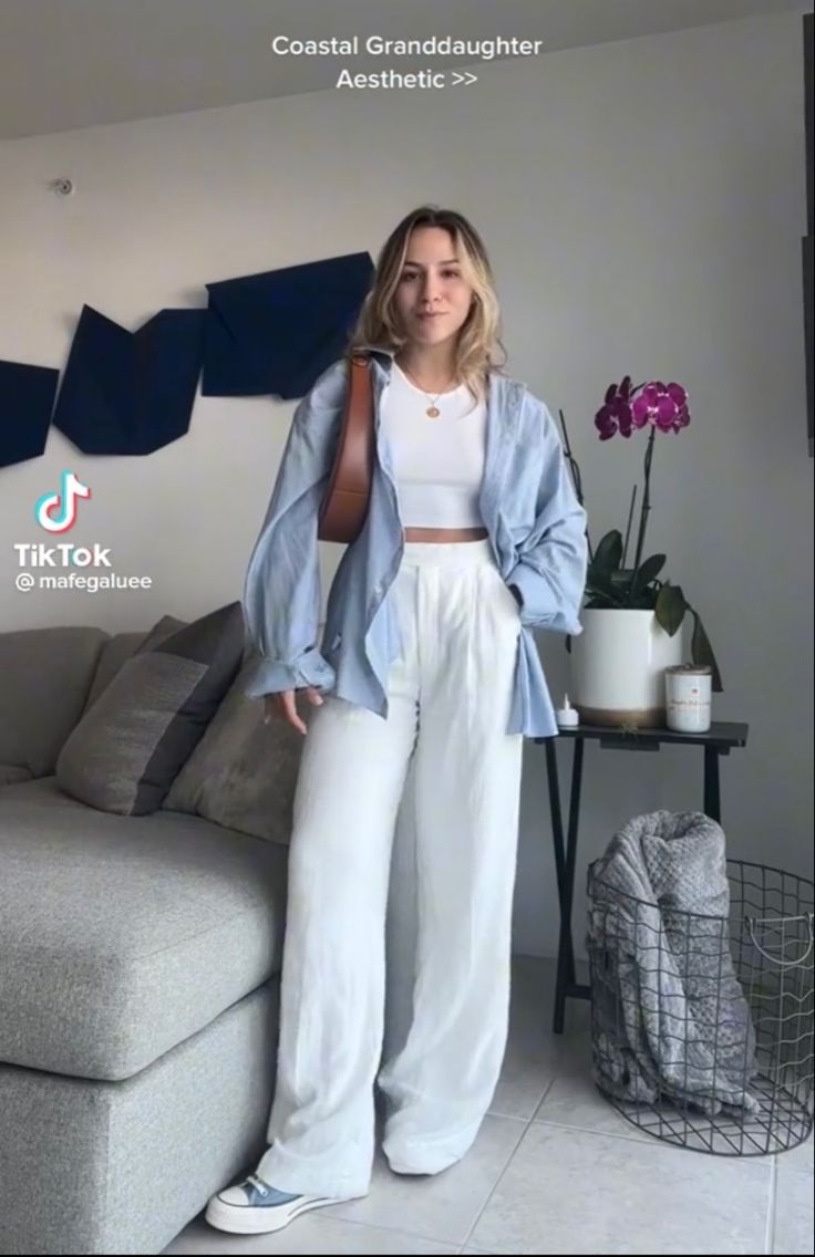 White And Pastel Outfit, Minimalistic Spring Outfits, Classy Linen Pants Outfit, Clean Summer Aesthetic Outfits, Linen Pants With Converse, 2024 Outfits Spring, Linen Pants Outfit Europe, Summer Outfit With Pants, Picnic Outfit Pants