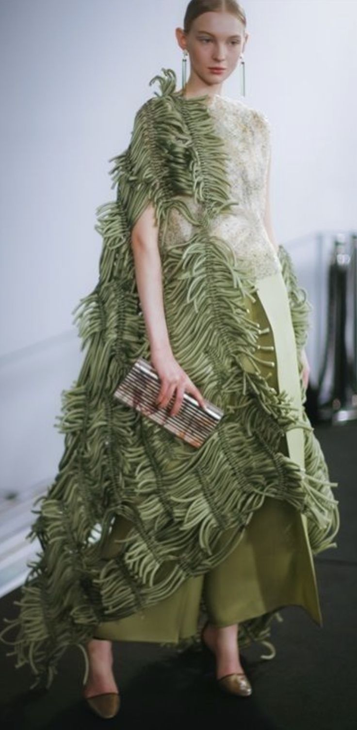 Earth Fashion Inspiration, Nature Runway Fashion, Earth Inspired Fashion, Nature Inspired Outfits, Botanical Outfit, Fashion Outfits Aesthetic, Futurism Fashion, Nature Outfits, Botanical Fashion