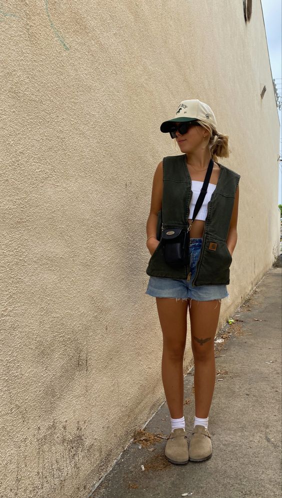 Chic Camping Outfits, Canada Outfit Ideas Summer, Trekking Outfit Women Summer, Granola Girl Vest Outfit, Clean Granola Girl Aesthetic, Vest Jacket Outfits For Women, Summer Granola Girl Outfits, Sleeveless Vest Outfits For Women, Cargo Vest Outfits For Women