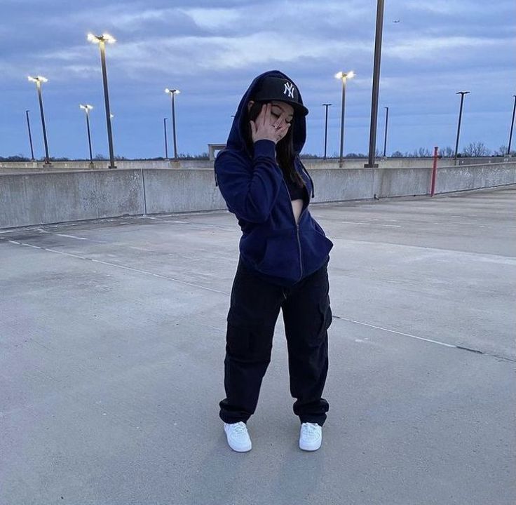 Bummy Outfit Ideas, Pro Club Outfits Girl, Binnie Hat Outfits, Latina Outfits Casual, Baddie School Outfits, Star Coquette, Drip Outfits Women, Fitted Hat Outfit, Bruh Girl Outfits