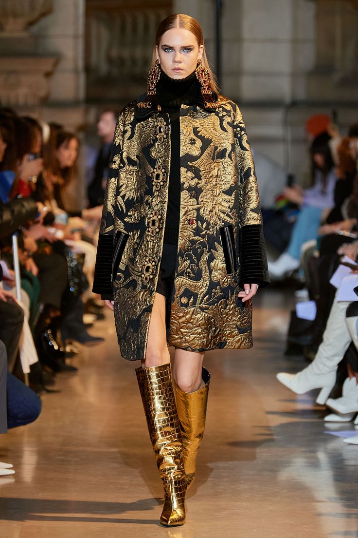 Bronze Autumn, Andrew Gn, Hot Boots, 2020 Fashion Trends, Fashion Show Collection, Fashion Runway, Fashion 2020, Fun Fashion, Runway Looks