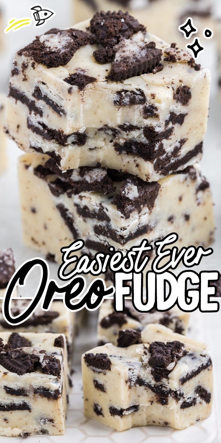 Cookies And Cream Fudge White Chocolate Fudge Recipes, Cookies And Cream Fudge, Cream Fudge, Homemade Fudge Recipes, Xmas Desserts, White Chocolate Fudge, Cookie Crunch, Oreo Fudge, Easy Holiday Desserts