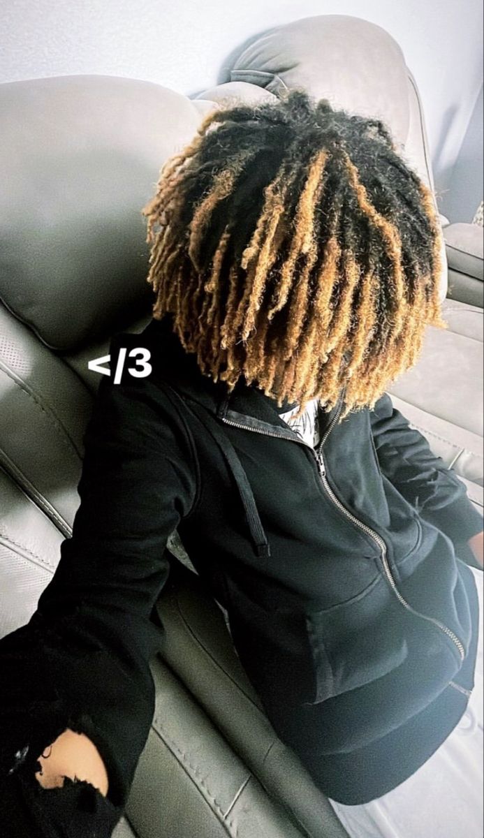 Dreads Covering Eyes, Blond And Black Dreads, Blond Dreads Men, Blonde And Black Dreads, Bleached Dreads Men, Black And Brown Dreads, Full Head Dreads, Blond Dreads, Dread Heads 13