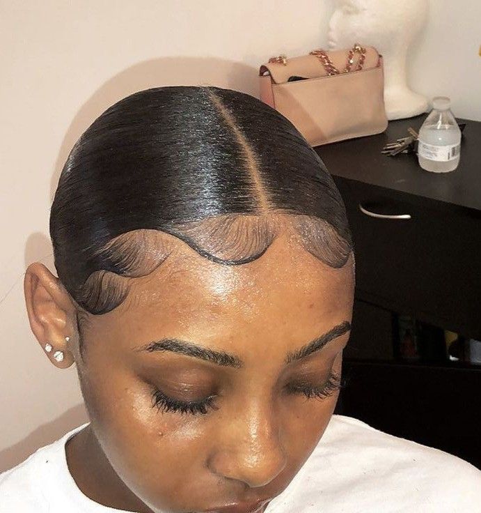 Baddie Low Bun, Heart Edges Hair, Slick Bun With Edges, Edges Tut, Back2school Hairstyles, Edge Styles, Latest Hair Braids, Natural Hair Bun Styles, Sleek Ponytail Hairstyles