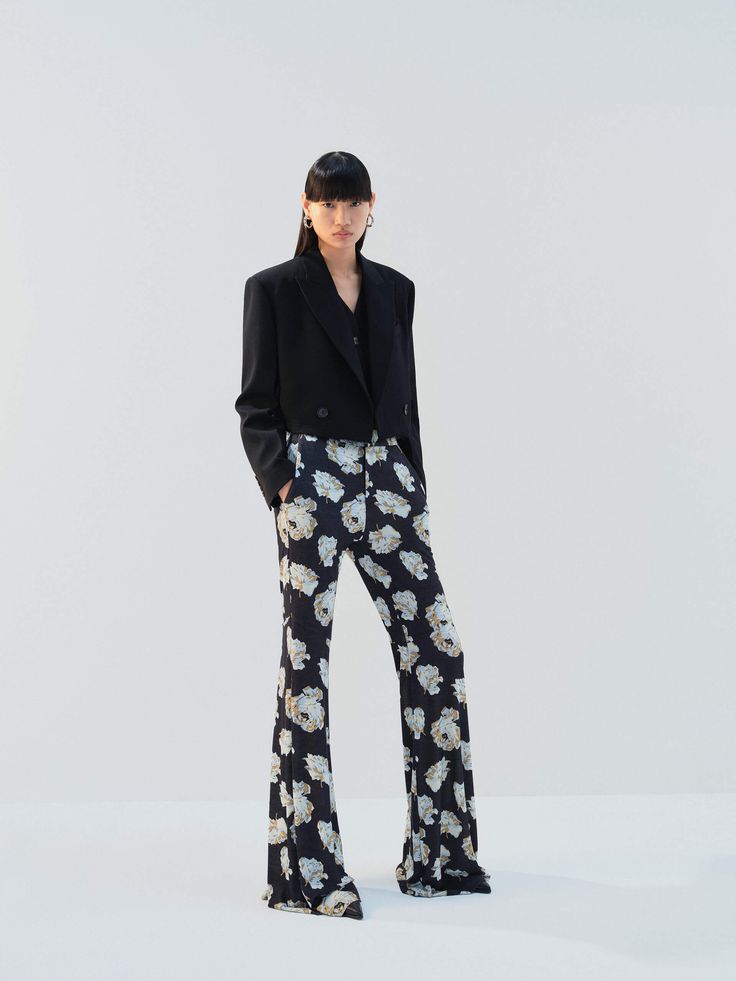 MO&Co. Noir Women's Floral Printed Flared Pants Indulge in comfort and style with our pants. Made with stretchy fabric for maximum comfort, featuring a high-waisted flare design and practical side pockets. The beautiful floral print adds the perfect touch of femininity to your wardrobe. Features : - High waist flared leg, comfy stretchy- Slanted pockets, hook-and-bar closure- Floral printed design Code: MBD1PAT034The back length of size M is 110cmMATERIALS & CARE Material: 94.4% Viscose 5.6% Spa Chic Floral Print Ankle-length Wide Leg Pants, Chic Floral Print Wide-leg Pants, Chic Wide-leg Pants With Floral Print, Chic Wide-leg Floral Print Pants, Spring Floral Print Flare Bottoms, Floral Print Flare Bottoms For Spring, Elegant Wide-leg Pants With Floral Print, Elegant Floral Print Wide-leg Pants, Chic Flared Floral Print Bottoms