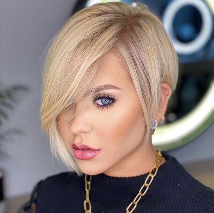 Bob Lung, Women Goddess, Dunner Wordend Haar, Short Hair Highlights, Inverted Bob Hairstyles, Pixie Bob Haircut, Angled Bob, Pixie Haircut For Thick Hair, Hairstyles Women