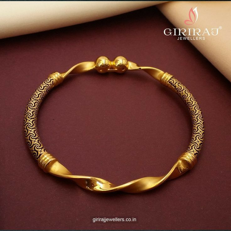 Latest Kada Bangles Gold Design, Dailywear Bangles Gold Latest, Daily Use Bangles In Gold, Plain Gold Bangles For Daily Use Modern, Bangles Designs Gold Latest, Daily Ware Gold Bangles Indian, Latest Gold Kada Design For Women, Patla Bangles Gold, Bangles Jewelry Designs Gold Latest