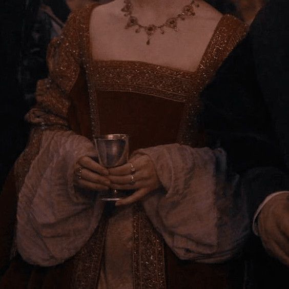 Lady Aesthetic Medieval, Marchioness Aesthetic, Medieval Noble Aesthetic, Tudor Dress Aesthetic, Noble Lady Aesthetic, Tudor Fashion Aesthetic, Tudor England Aesthetic, House Redwyne Aesthetic, Anne Of Cleves Aesthetic