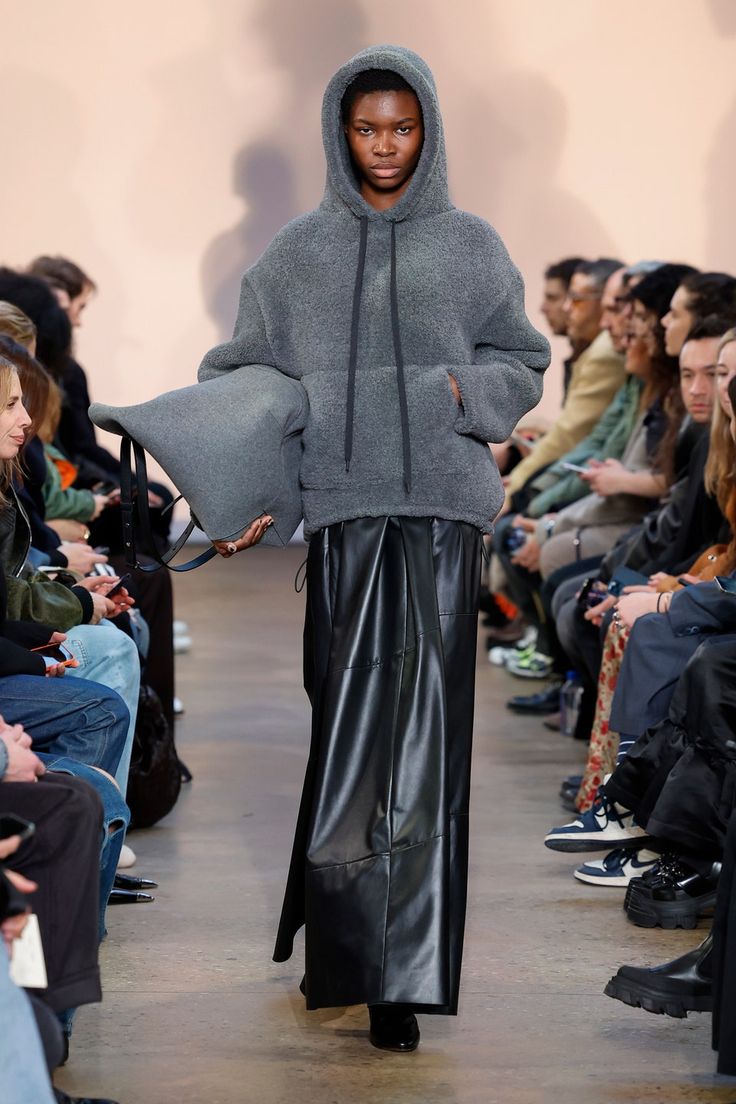 23 Runway, 2023 Fw, Leather Hoodie, 2023 Ready To Wear, Fashion Trends Winter, Runway Trends, Spring Fashion Trends, Knit Hoodie, Winter 2023