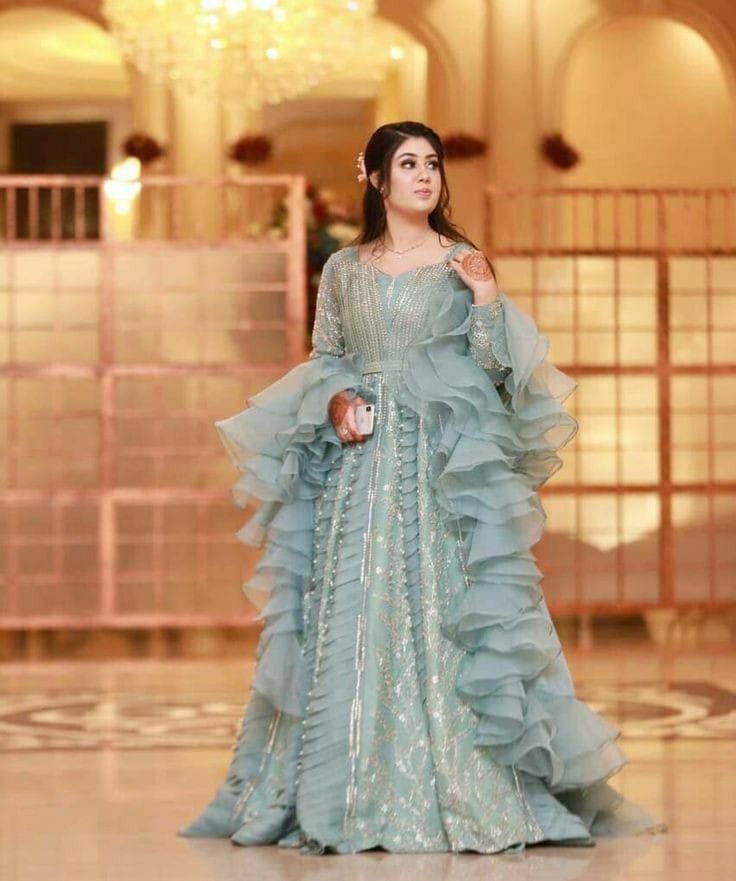 Party wear dresses idea Frill Dupatta Designs Pakistani, Frill Maxi Dress Pakistani, Fancy Maxi Designs Pakistani, Frill Dupatta Designs, Frill Dupatta, Pakistani Wedding Outfits, Pakistani Fancy Dresses, Pakistani Fashion Party Wear, Beautiful Pakistani Dresses