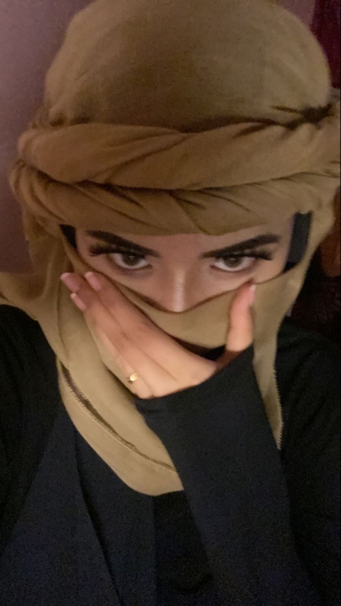 Habibi Girl, Arab Girl Aesthetic, Arabic Women Hijab, Unique Hijab, Cousin Pictures, Veiled Girl, Arab Scarf, Arab Girl, Foto Cewek Hijab Aesthetic