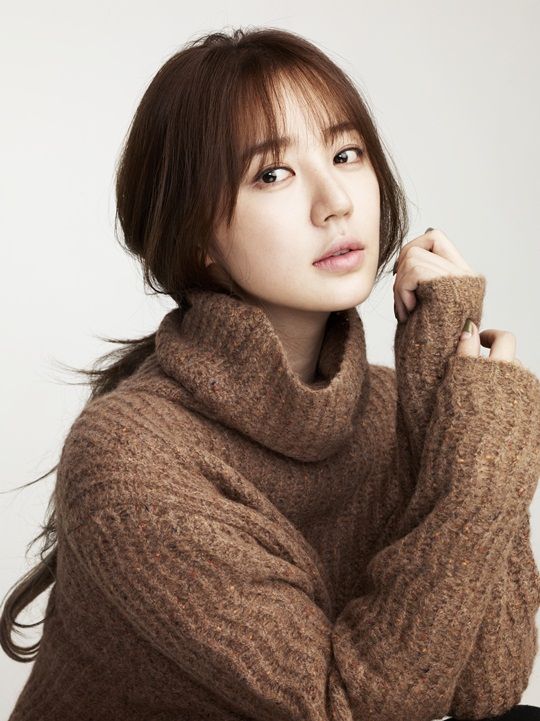 Yoon Eun Hye reveals her thoughts on potentially appearing on ‘Running Man’ Airy Bangs, Yoon Eun Hye, Super Target, Blue And White Jeans, Princess Hours, Bangs Ponytail, Korean Star, Hair Strand, Korean Celebrities