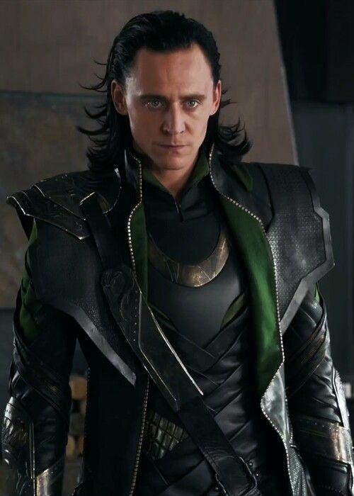 the actor is dressed in black and green armor