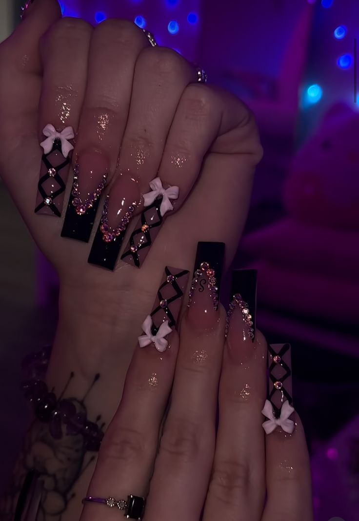 Nails Acrylic For Work, Black Nails Fancy, Birthdays Nails Acrylic, Acrylic Nail Designs For Black Dress, Acrylic Black And White Nails, Nails Ideas Black And Pink, Nail Tech Portfolio Ideas, Nail Back To School, Black Shirt Nails Ideas