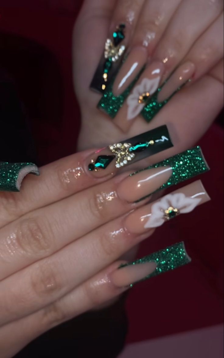 Pretty Dark Green Nails, Graduation Nails Green And Gold, Green Nails For Quinceanera, Forest Green Quinceanera Nails, Emerald Green Nails Quinceanera, Long Emerald Green Nails, Green Nails Homecoming, Esmeralda Green Nails, Quince Nails Green And Gold