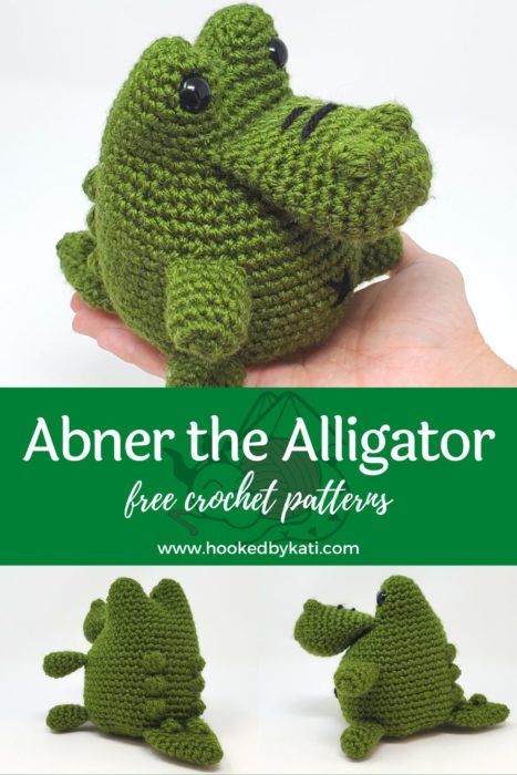 a crocheted alligator is sitting in the palm of someone's hand