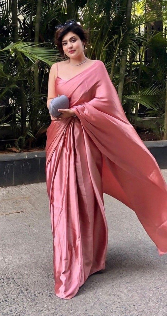 Swag Dress, Western Dresses For Girl, Simple Saree Designs, Indian Sari Dress, Fashionable Saree Blouse Designs, Indian Fashion Saree, Saree Designs Party Wear, Elegant Blouse Designs, Designer Saree Blouse Patterns