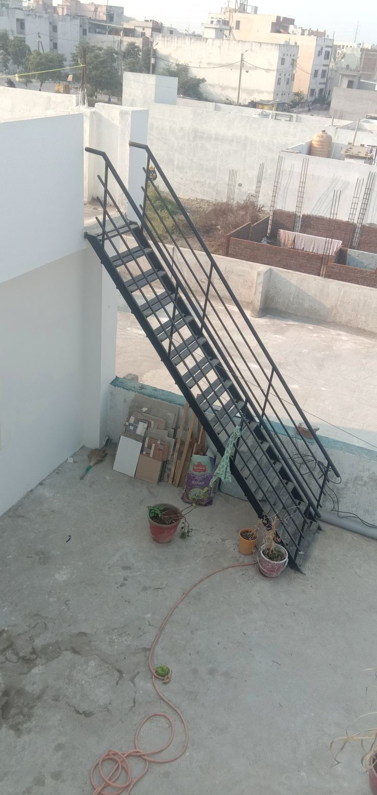 an outdoor stair case on the roof of a building