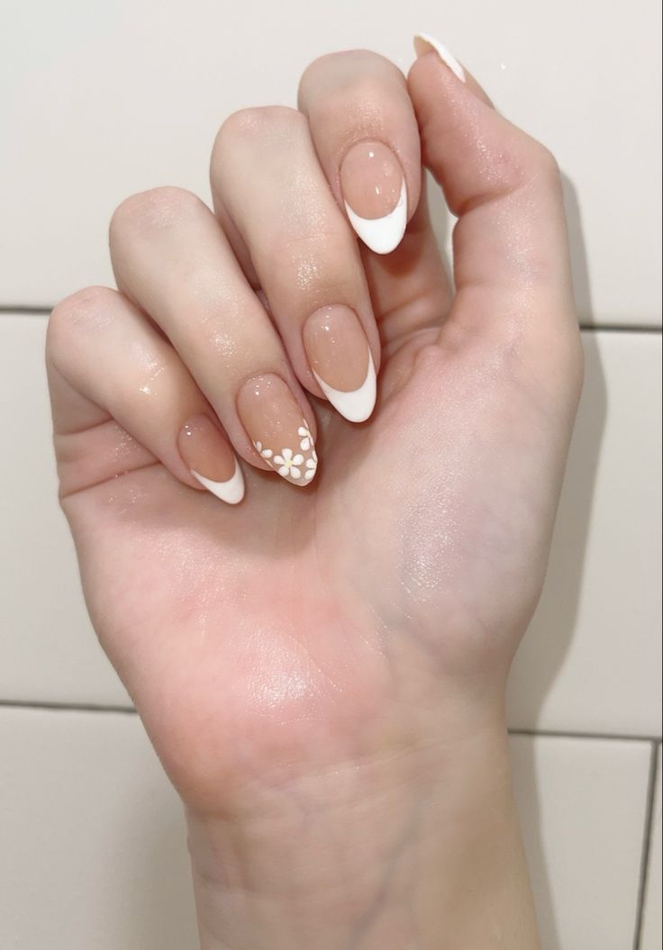 Oval Acrylic Nails, Bridesmaids Nails, Short Acrylic Nails Designs, Oval Nails, Neutral Nails, Classy Nails, Chic Nails, Short Acrylic Nails, Cute Acrylic Nails