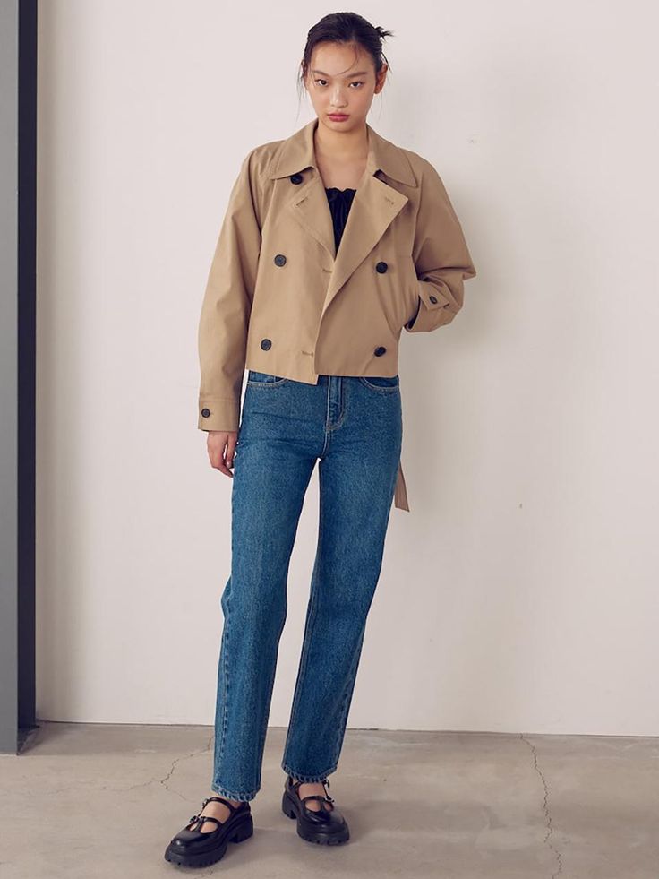 This is a short trench with an attractive three-dimensional silhouette and light crop length. The detachable belt detail and padding design on the back add points. You can style the belt in a variety of ways, such as letting it hang naturally or tying it back.- Made of high-quality twill cotton material with a soft feel- Raglan sleeves allow for comfortable movement- Pockets on both sides for practical use- Open and close using buttons that match the design*The color of the product may differ from the actual color depending on the monitor resolution. Chic Belted Outerwear For Spring, Spring Beige Belted Outerwear, Spring Beige Outerwear With Belt, Chic Spring Outerwear With Belt Detail, Spring Double-breasted Outerwear With Belt Loops, Beige Belted Spring Outerwear, Beige Belted Outerwear For Spring, Spring Beige Outerwear With Belt Detail, Chic Belted Cropped Outerwear