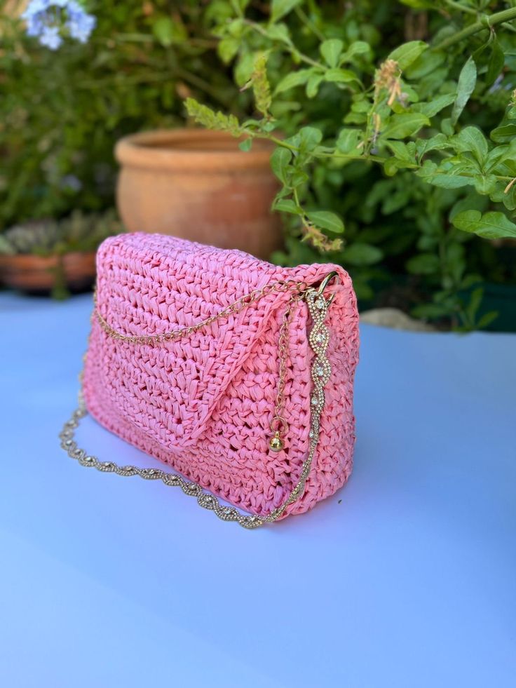 Raffia crochet pink bag with pink lining  Model "Chlo" Dimension Length 27 cm Height 18 cm Pink Handwoven Crochet Rectangular Bag, Pink Handwoven Rectangular Crochet Bag, Pink Rectangular Woven Crochet Bag, Pink Crochet Bag For Beach, Pink Crochet Bag For The Beach, Pink Woven Rectangular Straw Bag, Pink Straw Shoulder Bag With Braided Handles, Pink Crochet Woven Shoulder Bag, Handmade Pink Crochet Shoulder Bag