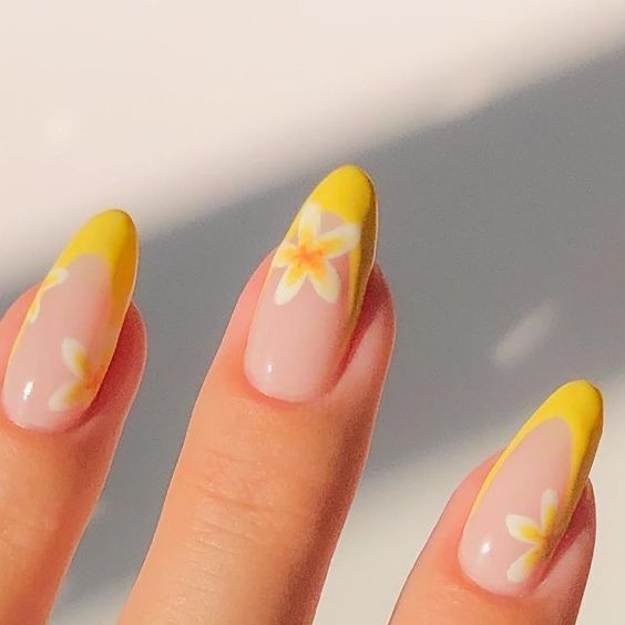 Nails For Summer Vacation Beach, Summer Manicure Ideas Gel, Sunshine Nails Design, Hawaii Nails Ideas, Summer Nails Hawaii, Beach Holiday Nails, Hawaii Nails, Unghie Sfumate, Kutek Disney